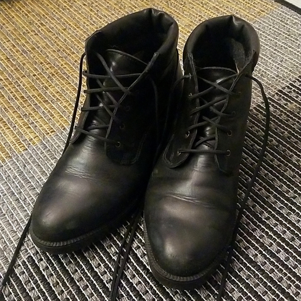 Hush puppies, size 7.5, waterproof
